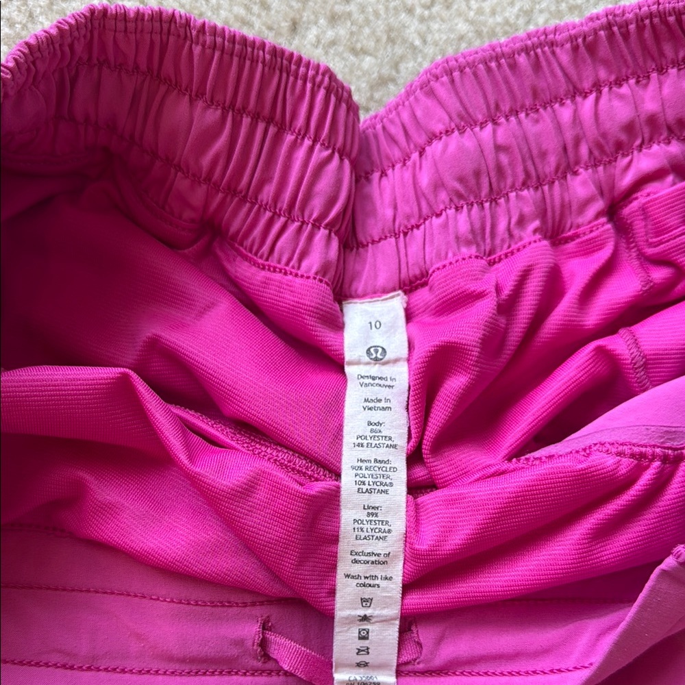 Lululemon Sonic Pink (I’m pretty sure) Hotty Hot Low-Rise Short 2.5” - Picture 2 of 4